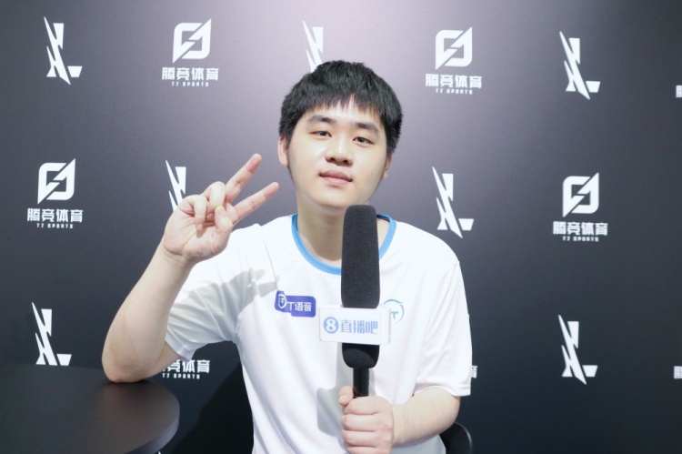 小熊的脚下 小熊的脚下