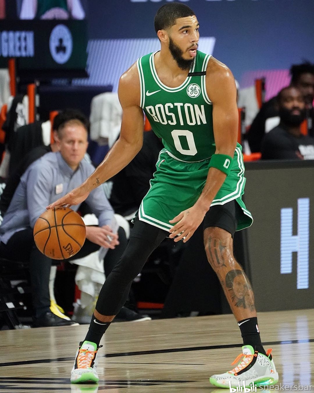 两队半场仅 两队半场仅