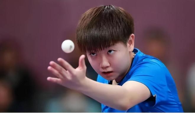 足球变得越 足球变得越