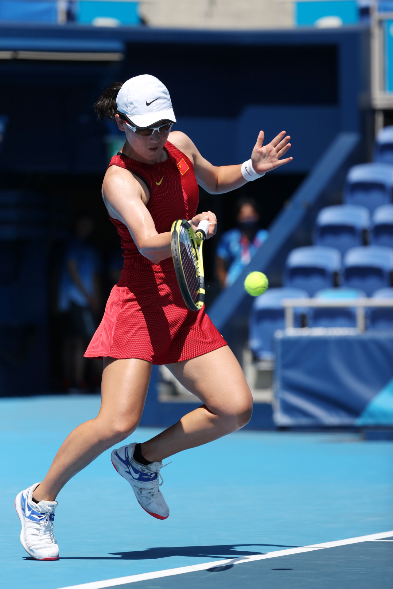 她的技术动 她的技术动